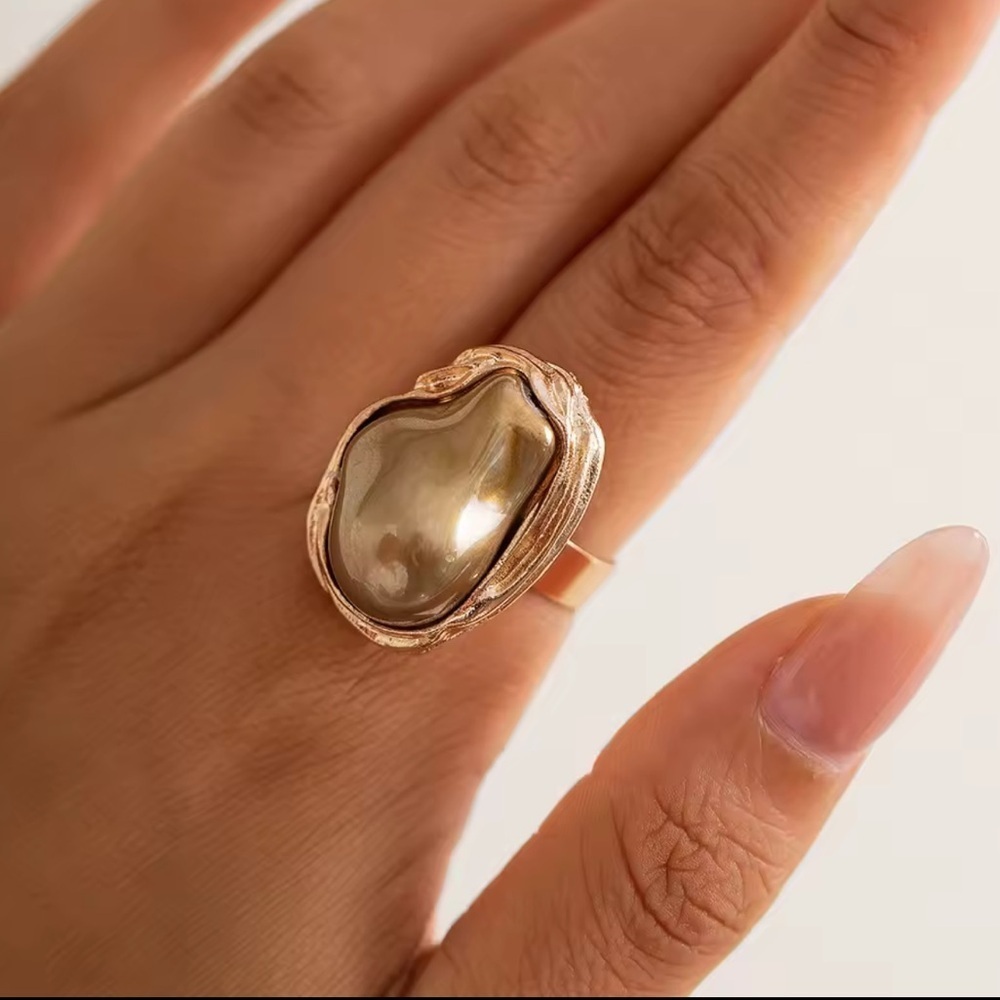 Champagne Gold Barogue Ring - Picture 3 of 6